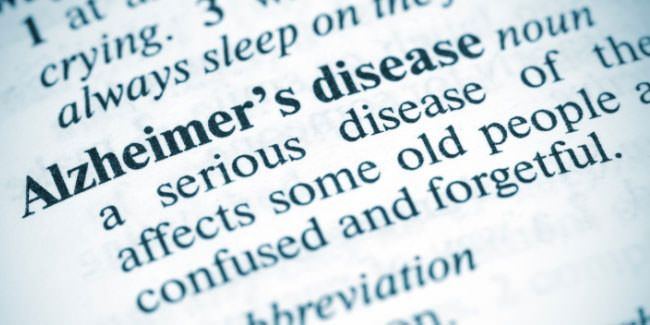 Maladie d'Alzheimer: causes, symptômes et traitement