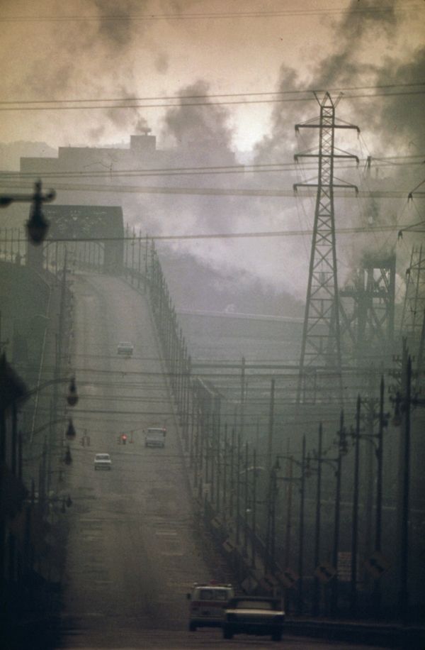 Sombres nuages ​​de fumée usine Obscure avenue Clark Bridge - Nara