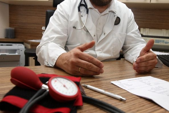 Médecins cherchent des frais plus élevés de Santé assureurs
