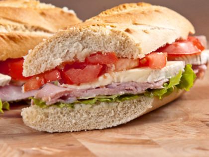 Crunchy Sandwich au poisson comme lunch santé Idea