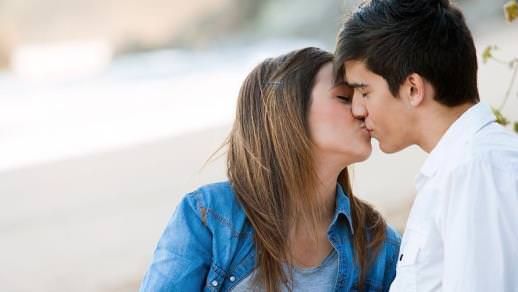Comment embrasser un gars? (Romantique et passionnément)