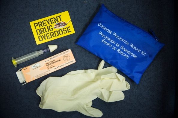 Un kit de naloxone, utilisé pour traiter les surdoses d'héroïne et d'autres opiacés.