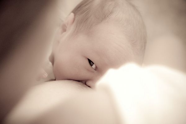 Les bébés prématurés à risque à l'infection virale du lait maternel