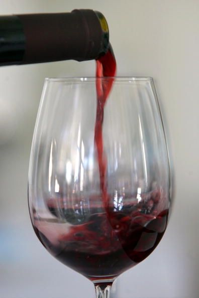 Acclamations à le vin rouge: il empêche la perte de mémoire, selon une étude