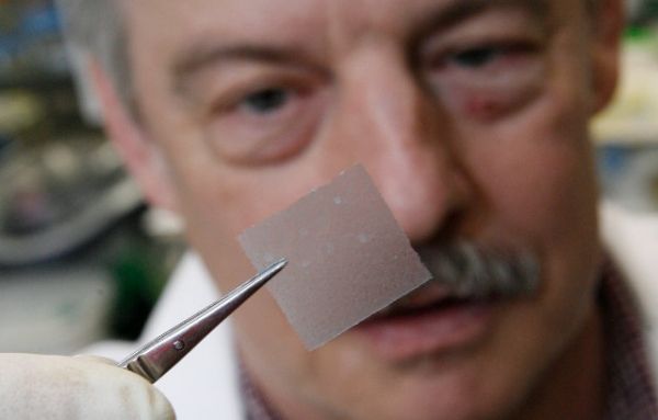 Les scientifiques essayant de développer des bandes de vaccins qui fondent dans la bouche