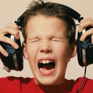 Les sons forts peuvent affecter le cerveau's auditory cortex.