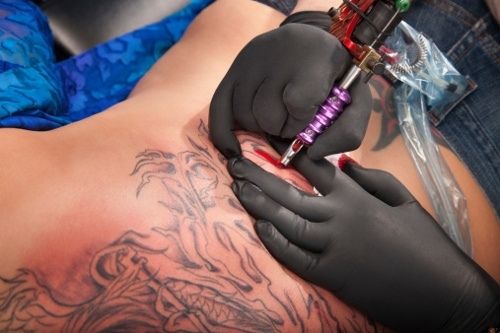 Il n'y a pas de lien direct entre les pigments de tatouage et de cancer de la peau.