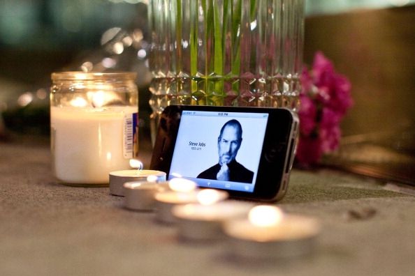 Américains pleurent décès de co-fondateur d'Apple Steve Jobs