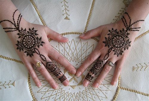 15 meilleurs dessins mehndi arabes pour les mains