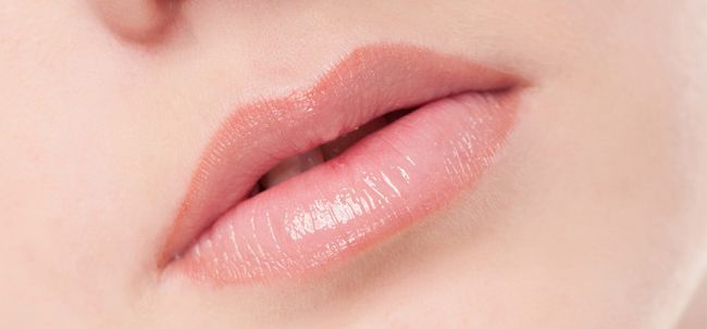 15 conseils simples pour obtenir des lèvres rose tendre Naturellement