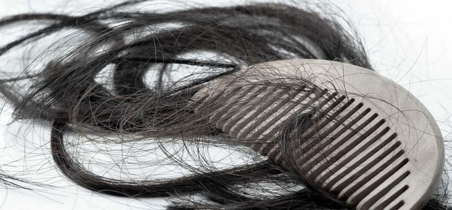 16 Simple Home Remedies & Conseils pour contrôler la chute des cheveux