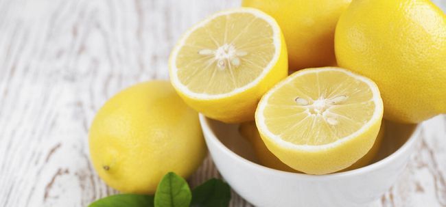 7 Façons dont citron contribue à la croissance des cheveux