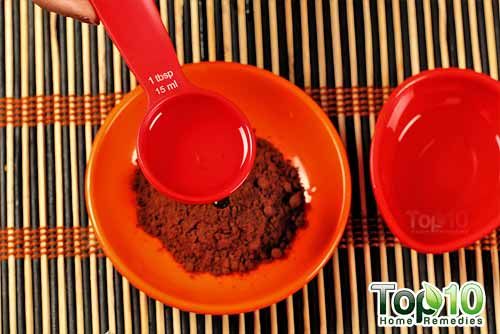 poudre de cacao et de noix de coco visage d'huile masque step2