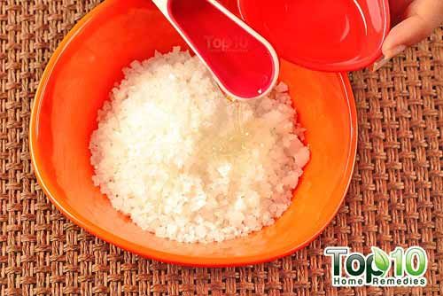 Coco bricolage gommage au sel de la mer d'huile step2