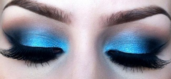 Comment appliquer le maquillage bleu Eye Shadow Parfaitement?