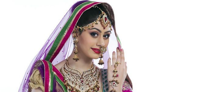 Maharashtrian maquillage de mariée - Etape par étape Tutoriel Avec Photos
