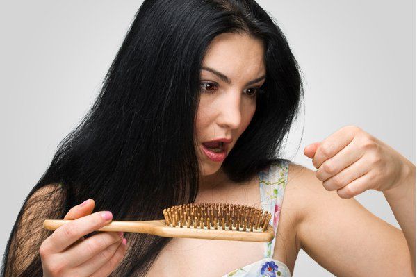 Prévenir la chute des cheveux - meilleurs conseils pour arrêter la chute des cheveux