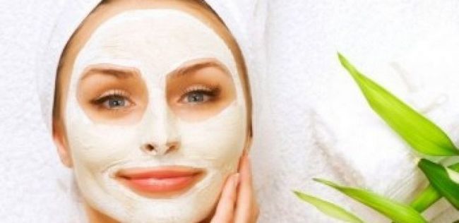 3 masques faciaux faits maison efficaces pour rajeunir la peau sèche