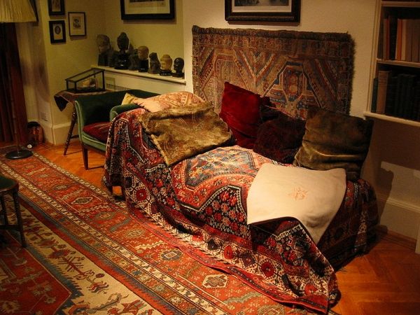 Le canapé que Sigmund Freud utilise dans sa pratique psychiatrique.