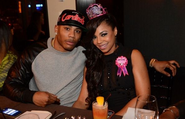 Nelly et Ashanti en 2012 son dîner d'anniversaire surprise.