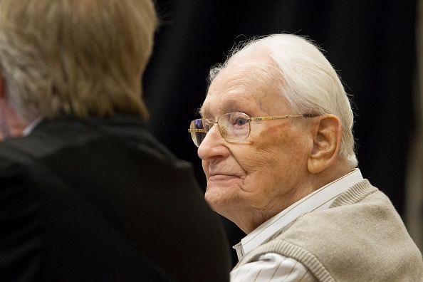 Procès de l'ancien comptable Auschwitz commence dans Lueneburg