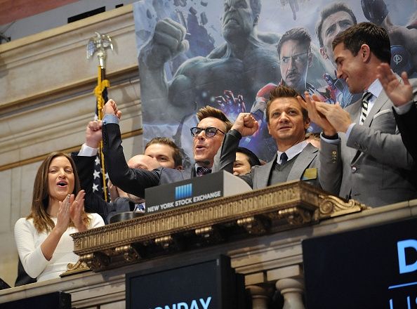 Robert Downey, Jr. et Jeremy Renner à l'ouverture NYSE Bell Célébration de'Marvel's Avengers: Age of Ultron.'