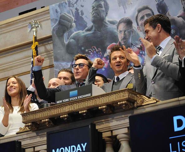 Robert Downey, Jr. Et Jeremy Renner Rejoignez Marvel Entertainment cadres Anneau Le NYSE cloche d'ouverture à l'occasion de'Marvel's Avengers: Age Of Ultron'