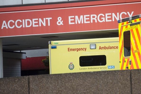 Patients étant obligés d'attendre dans des ambulances en dehors d'un & E départements