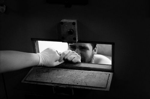 Les détenus souffrant de problèmes de santé mentale dans les établissements correctionnels de la Californie sont de commencer à les sortir de l'isolement. Les détenus souffrant de problèmes de santé mentale dans les établissements correctionnels de la Californie sont de commencer à les sortir de l'isolement.