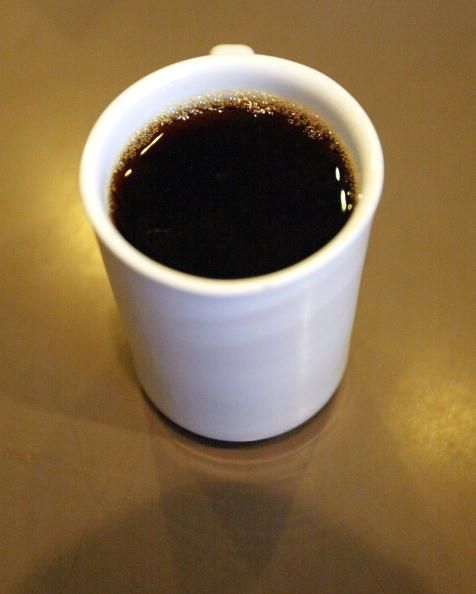 Boire beaucoup de café a été liée à un risque réduit de mélanome malin.