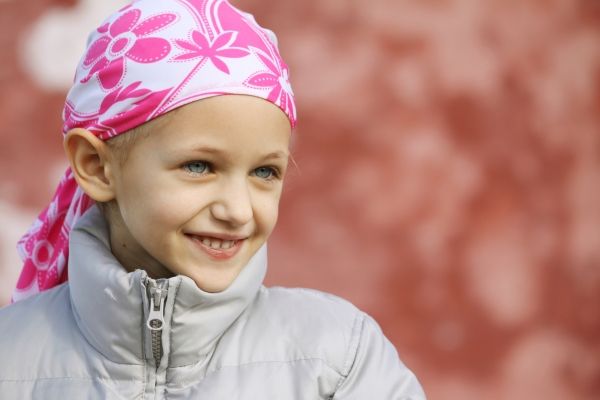 Le nombre de décès liés au cancer chez les enfants ont baissé de façon spectaculaire au cours de la dernière décennie.