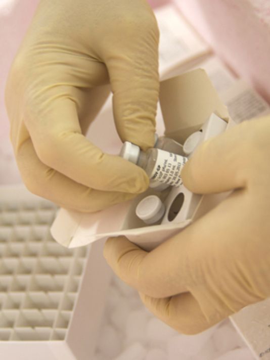 Société canadienne de drogue NewLink dit qu'ils travaillent sans relâche pour produire les vaccins à virus Ebola aussi vite que possible.