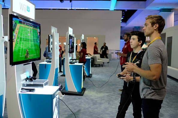 Les joueurs à l'E3 Convention de 2015 jeux.
