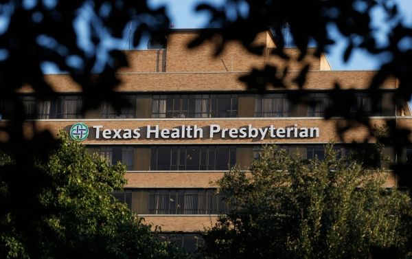 Des responsables de l'hôpital Texas Health Presbyterian confirment que le patient Ebola's condition has become critical.