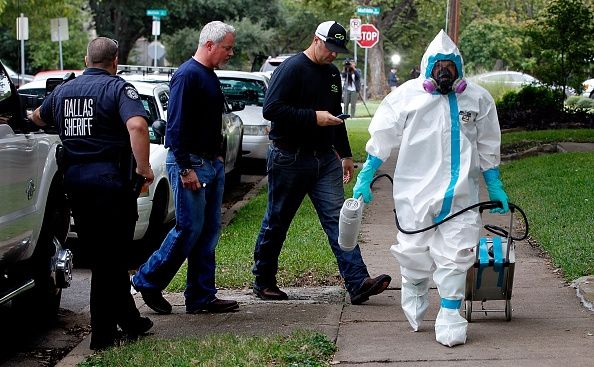 Soins de santé des travailleurs à Dallas tests positifs pour le virus Ebola