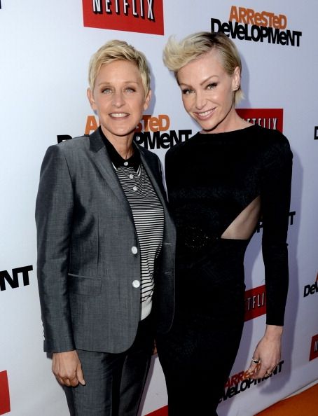 Ellen DeGeneres et Portia de Rossi lors de la première de Los Angeles de Netflix's "-Arrested Development."