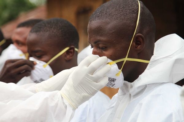 Ebola Nations Unies Chef de la Mission, Anthony Banbury, a déclaré que la possibilité du virus Ebola se muant en une maladie aéroportée est peu probable, mais ne doit pas être exclue.