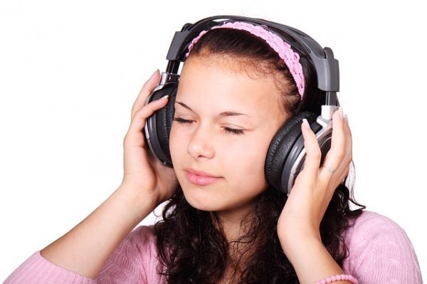 Sentez-bonne musique aide à ceux qui souffrent de douleurs chroniques au dos