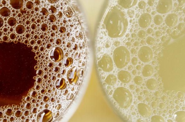 Une étude foundthat personnes qui ont bu une boisson sucrée avec du fructose imploré aliments riches en calories plus que quand ils boivent abeverage avec du glucose.
