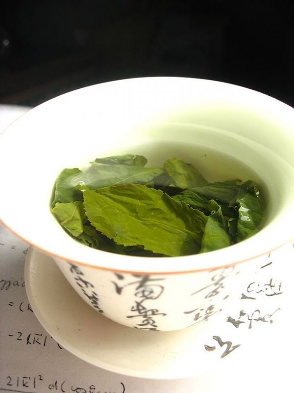 Le thé vert est quelque chose qui pourrait aider quelqu'un dans la lutte contre le cancer.