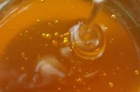 Les prestations de santé de miel: ce que la recherche dit à propos de sa puissance pour prévenir le cancer, traiter l'ulcère et de combattre les microbes