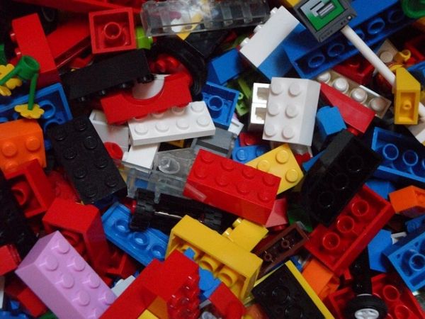 Briques Lego ont aidé une équipe de travailleurs de la santé et des membres de la communauté à créer des méthodes de gestion d'une installation rentable.