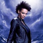 Heroes Reborn Avec: Judith Shekoni comme Joanne Collins