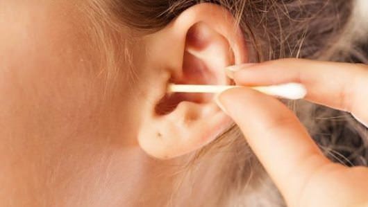 Comment nettoyer les oreilles à la maison en utilisant remèdes maison
