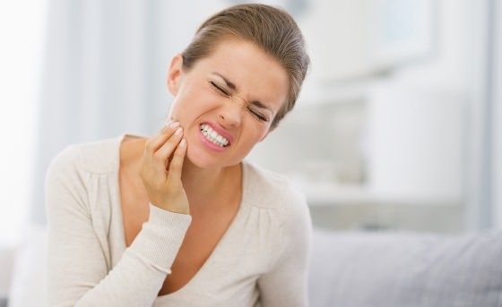 Comment guérir un mal de dents à la maison avec Home Remedies