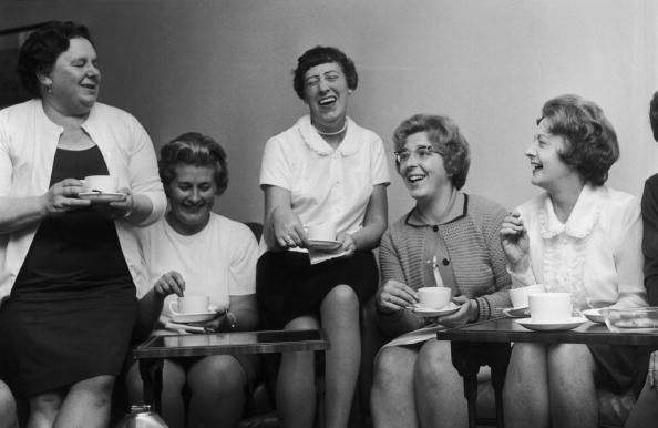 La façon dont les femmes subissent la ménopause peut dépendre de la culture ils vivent. La façon dont les femmes subissent la ménopause peut dépendre de la culture ils vivent.