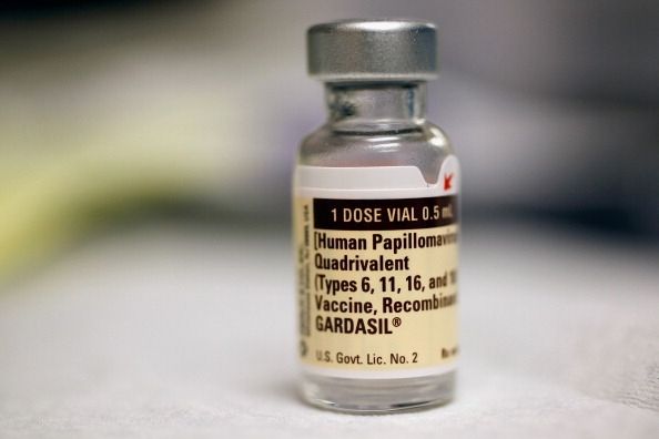 Vaccin contre le VPH peut être un moyen rentable de prévenir le cancer de la gorge chez les hommes. Vaccin contre le VPH peut être un moyen rentable de prévenir le cancer de la gorge chez les hommes.