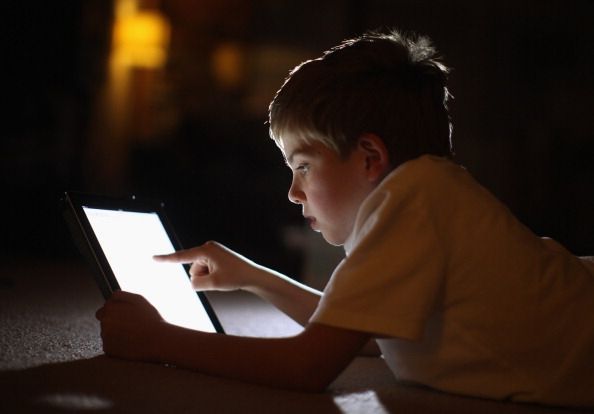 Les enfants d'interagir avec la technologie Tablet Les enfants d'interagir avec la technologie Tablet
