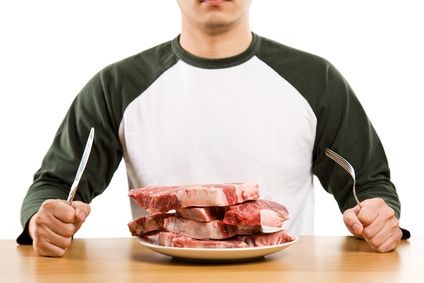 Manger de grandes quantités de viandes rouges et transformées peut augmenter le risque de maladie cardiaque et le cancer.