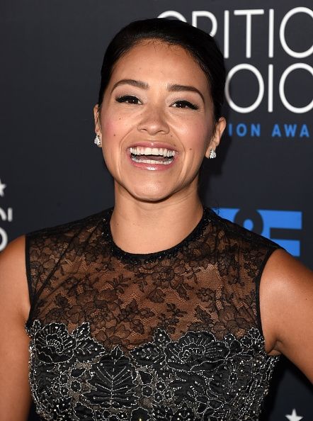 Gina Rodriguez au 5ème critiques annuels' Choice Television Awards.